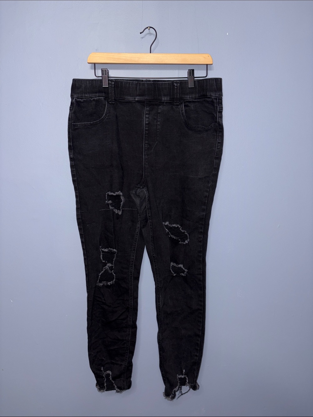 Maurice’s • Black Distressed Jeans